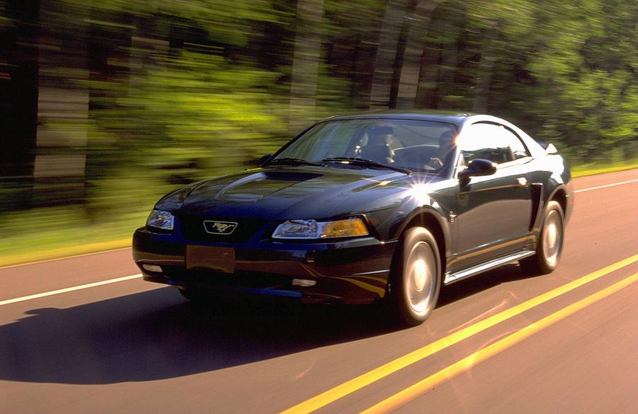  Ford Mustang GT 1999 года  (фото 33 из 47)